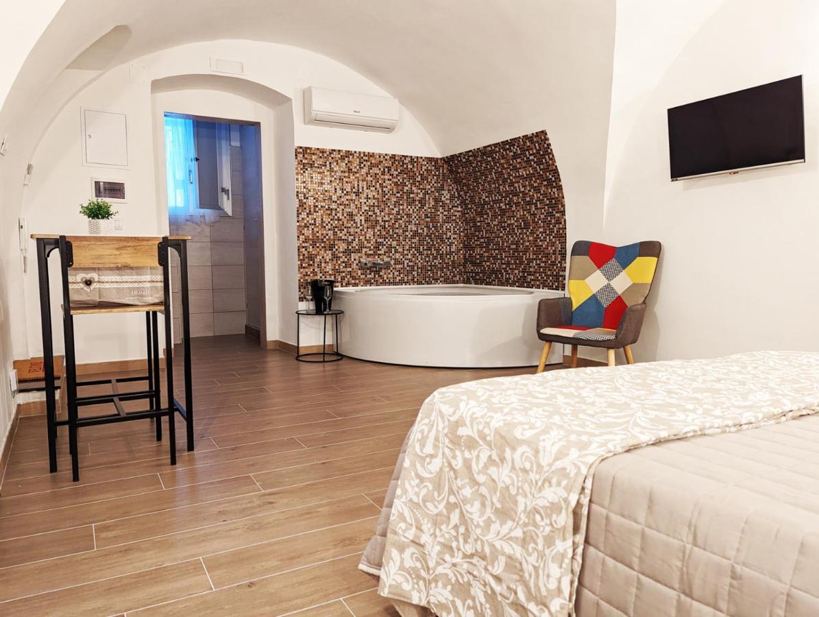 Ravi Romantic Jacuzzi Suite Bari Kültér fotó