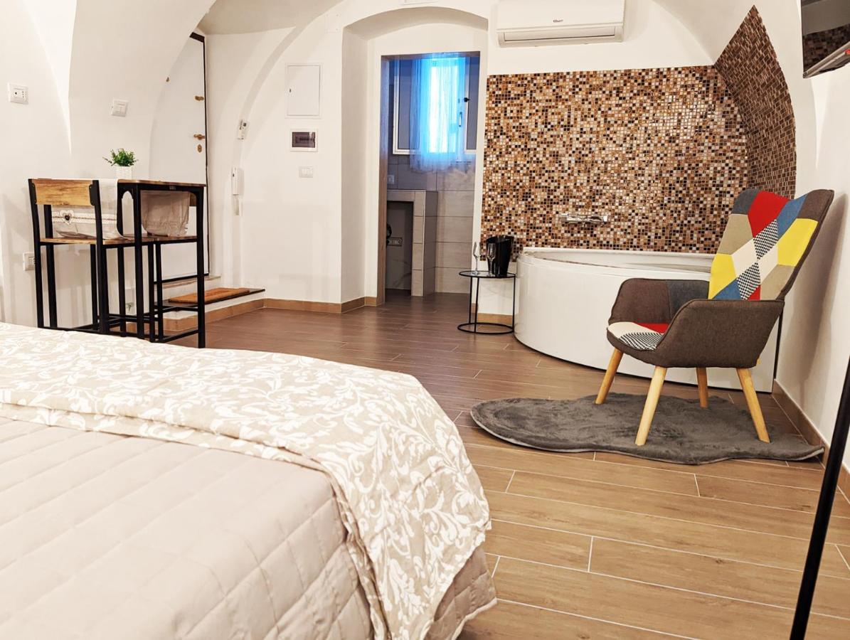Ravi Romantic Jacuzzi Suite Bari Kültér fotó